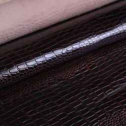 Кусок кожи коричневый каштан глянец STAMP CROCO 1,2 мм